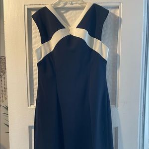 Gorgeous Navy Blue w/White Liz Claiborne Dress 👗 w/attached matching slip.